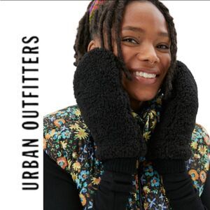 NEW UO Urban Outfitters Teddy Black Knit Mittens